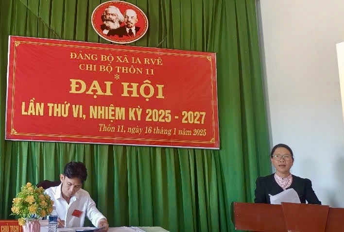 Đại hội điểm Chi bộ thôn 11 xã Ia Rvê